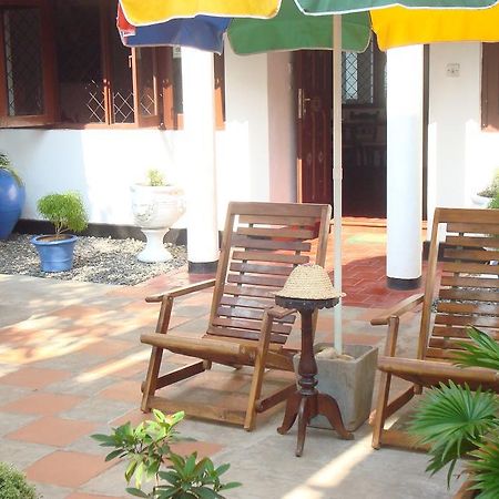 Blue Seas Guest House Dehiwala-Mount Lavinia Exterior foto