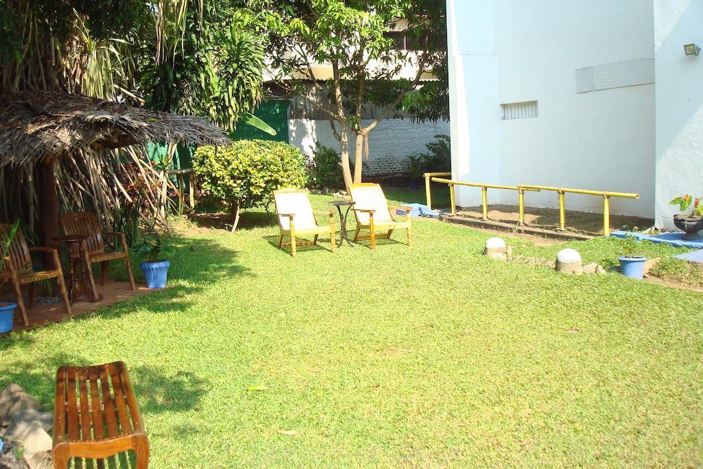 Blue Seas Guest House Dehiwala-Mount Lavinia Exterior foto