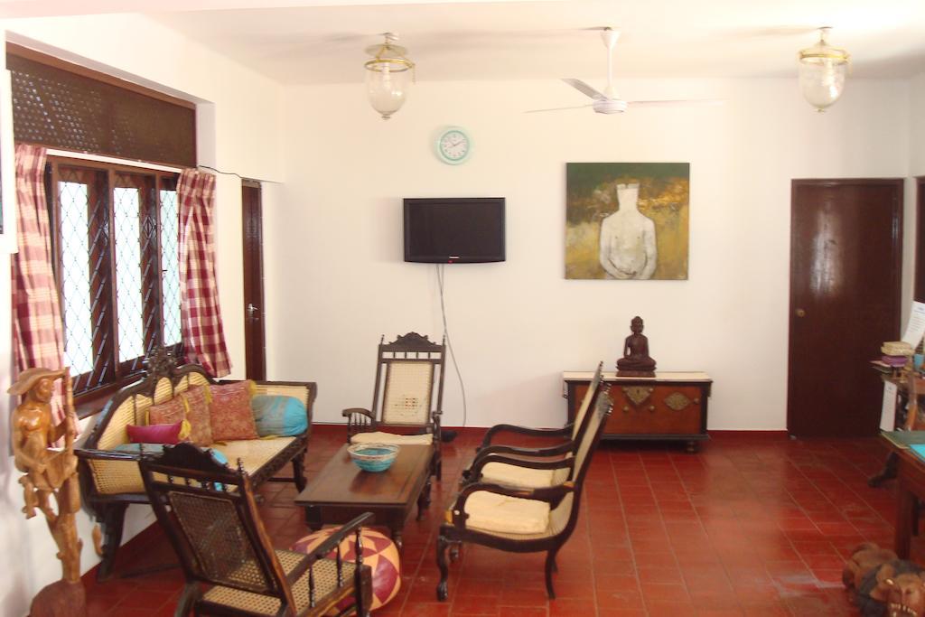 Blue Seas Guest House Dehiwala-Mount Lavinia Exterior foto