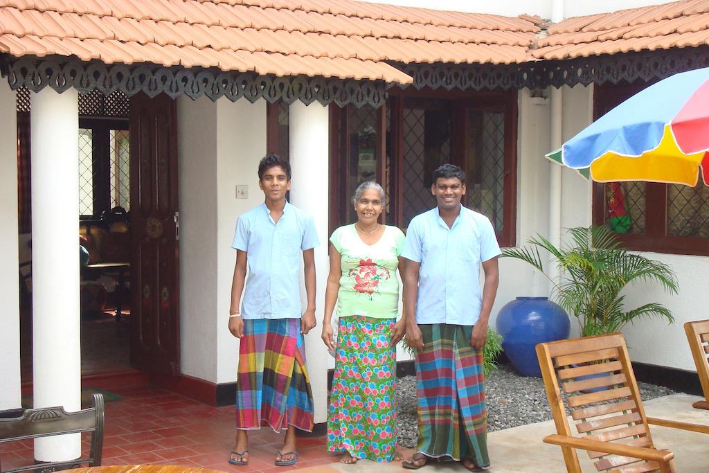 Blue Seas Guest House Dehiwala-Mount Lavinia Exterior foto