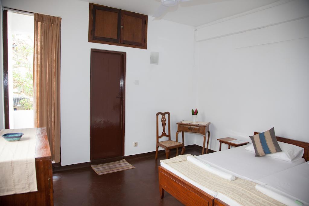 Blue Seas Guest House Dehiwala-Mount Lavinia Quarto foto