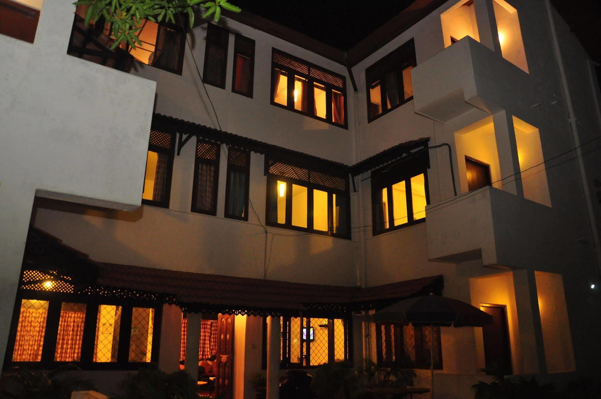 Blue Seas Guest House Dehiwala-Mount Lavinia Exterior foto