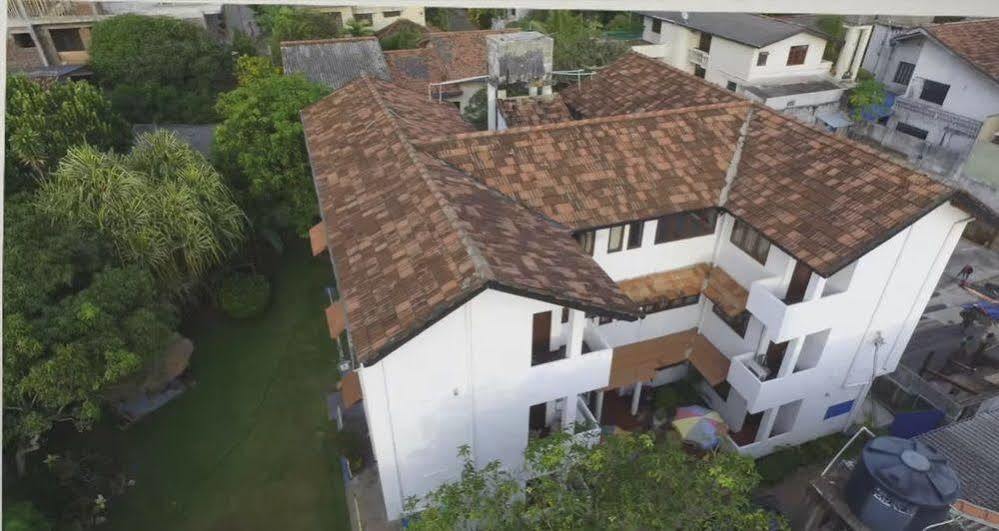 Blue Seas Guest House Dehiwala-Mount Lavinia Exterior foto